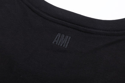 T-shirt noir à logo ami de cœur rouge