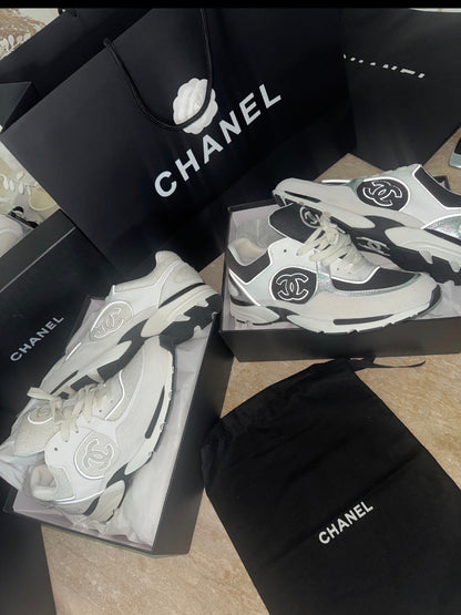 Sneakers chan 10/10 black and White