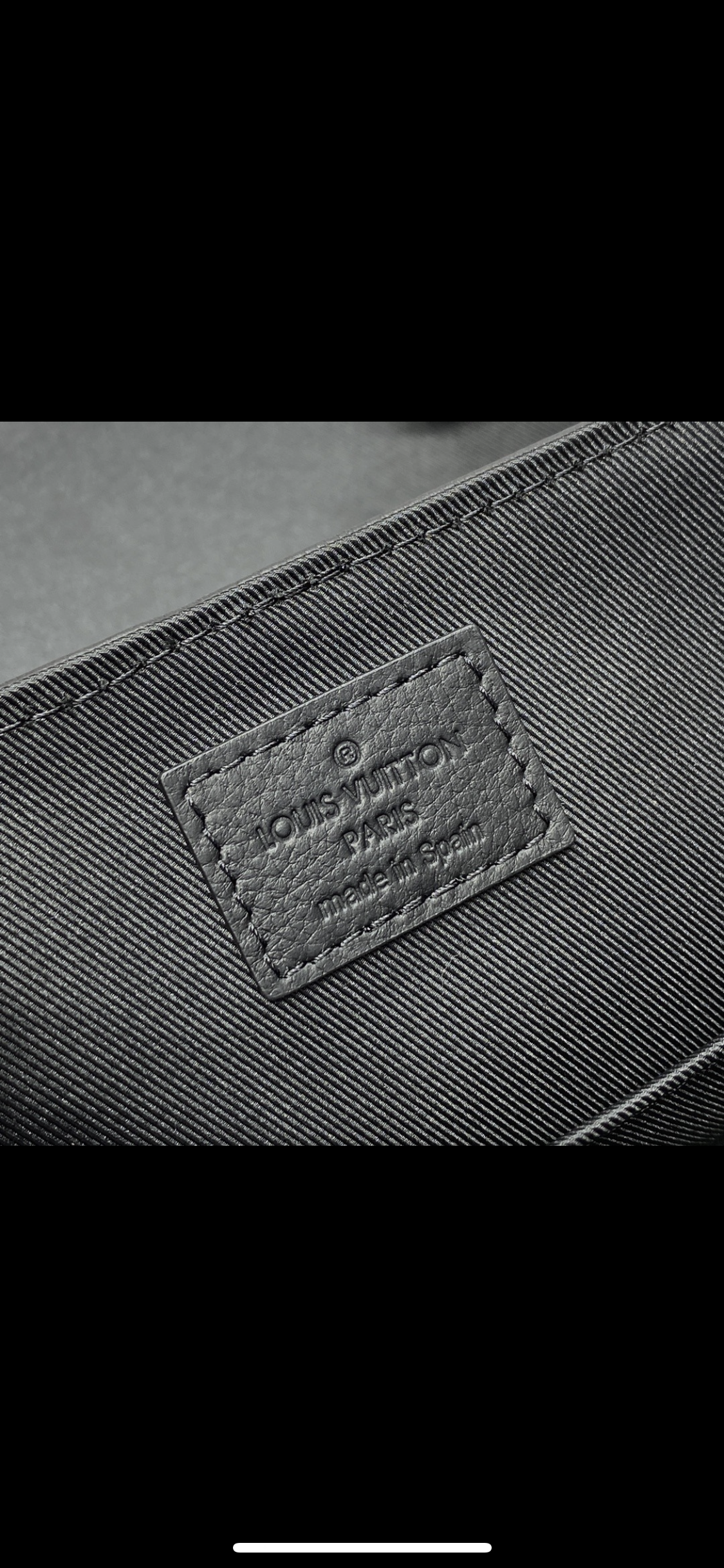 Sac messenger voyager pm toile monogram eclipse 2024 Facture 10/10