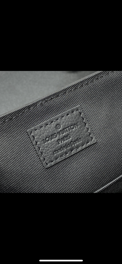 Sac messenger voyager pm toile monogram eclipse 2024 Facture 10/10