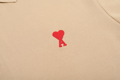 Polo Camel à petit logo ami de cœur rouge