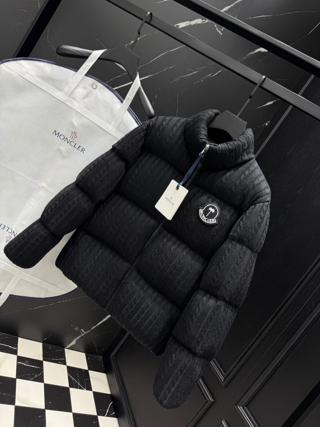 Doudoune Moncl’r Night noir  x  Palm Austru 10/10