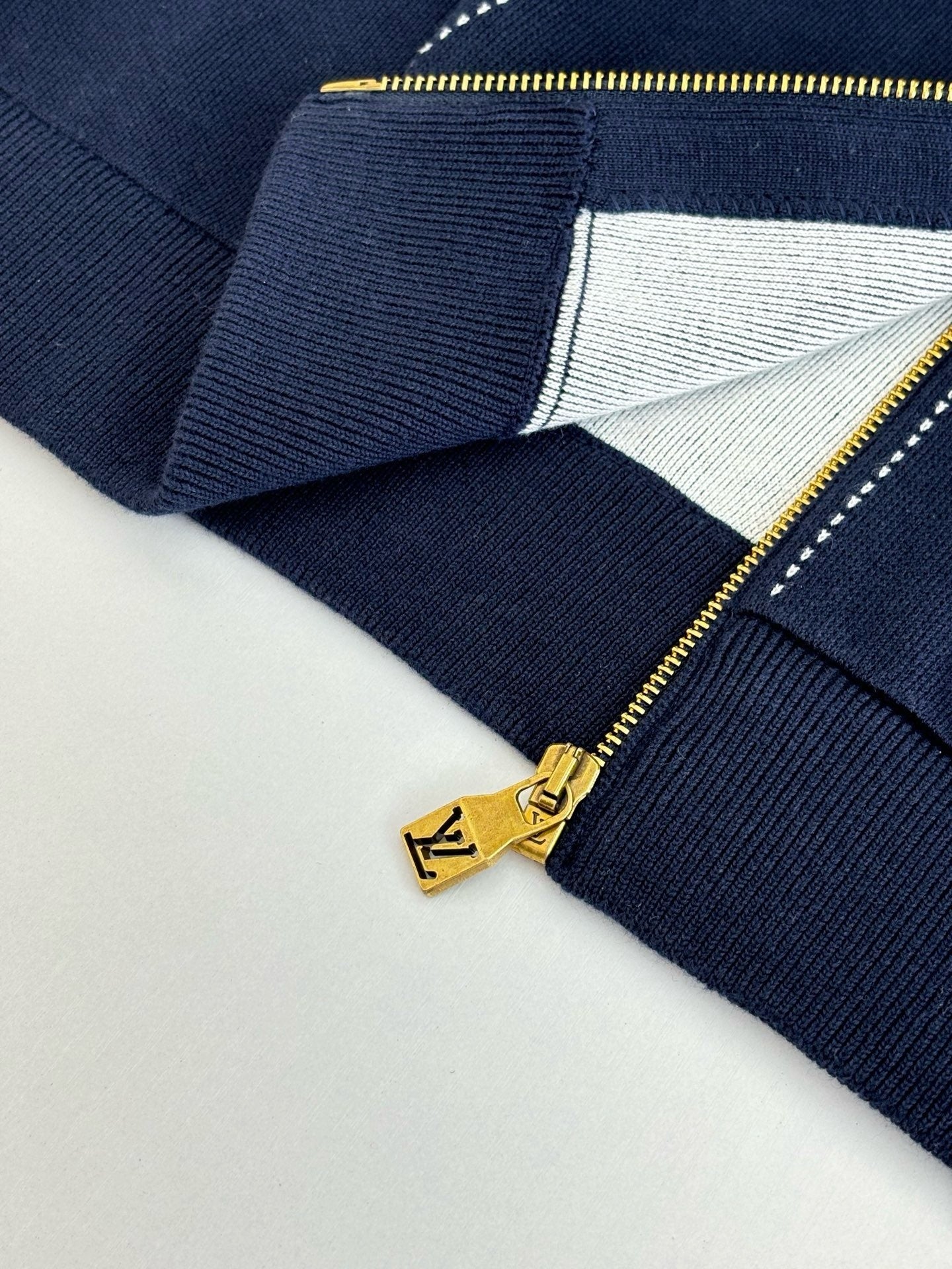 Sweat capuche motif Zippee Intarsia Lv 10/10 📦⚡️🚚 bleu nuit