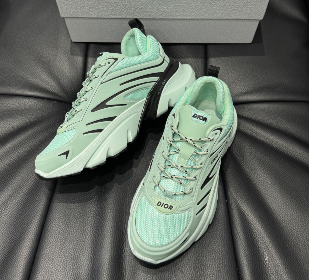 Sneaker B44 Blade
Maille technique vert clair et tissu technique vert clair