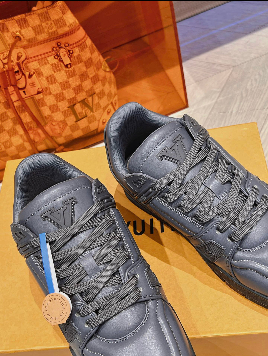 Lv trainers grise facture
