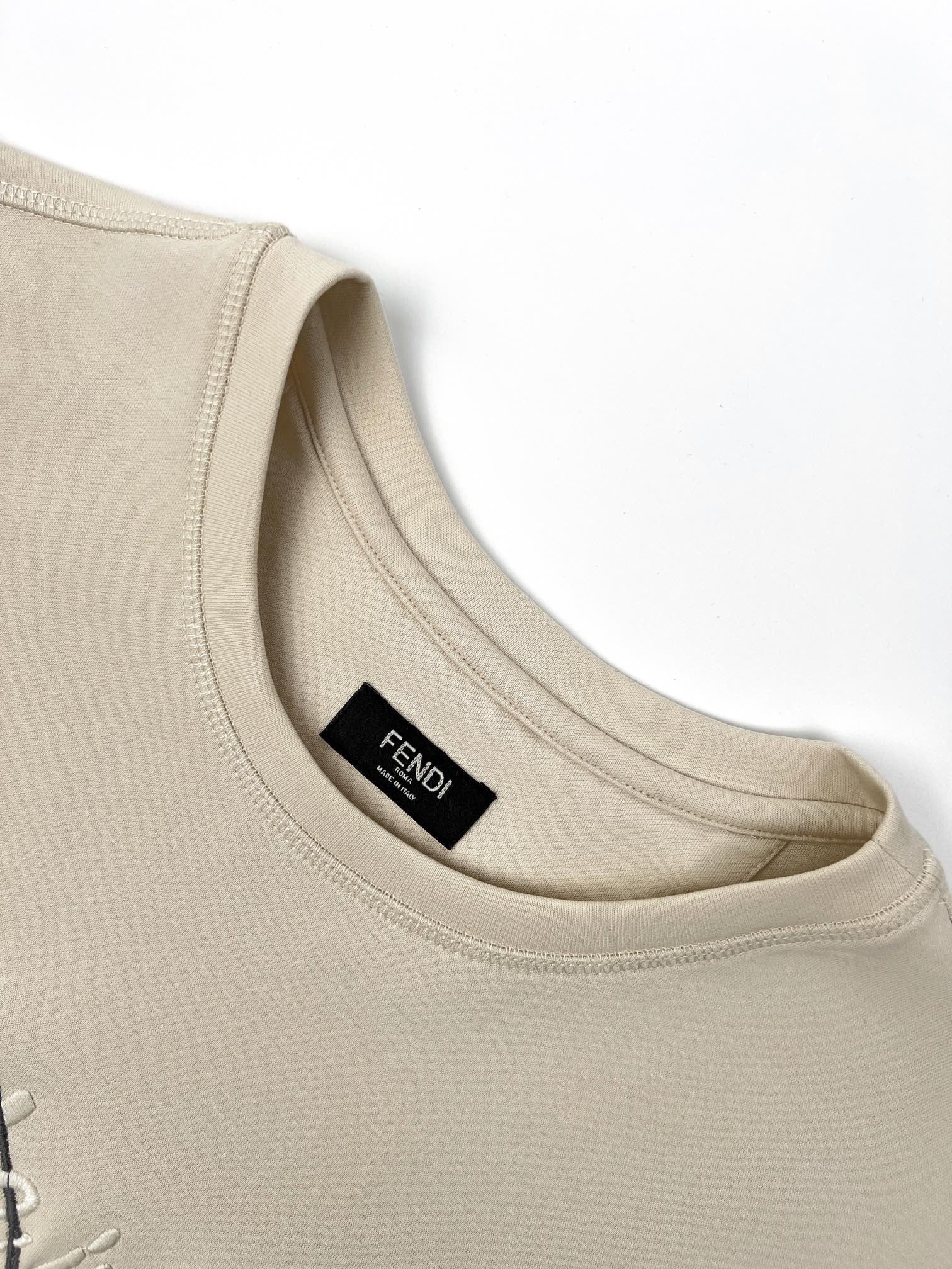 Beiges, übergroßes FF-T-Shirt