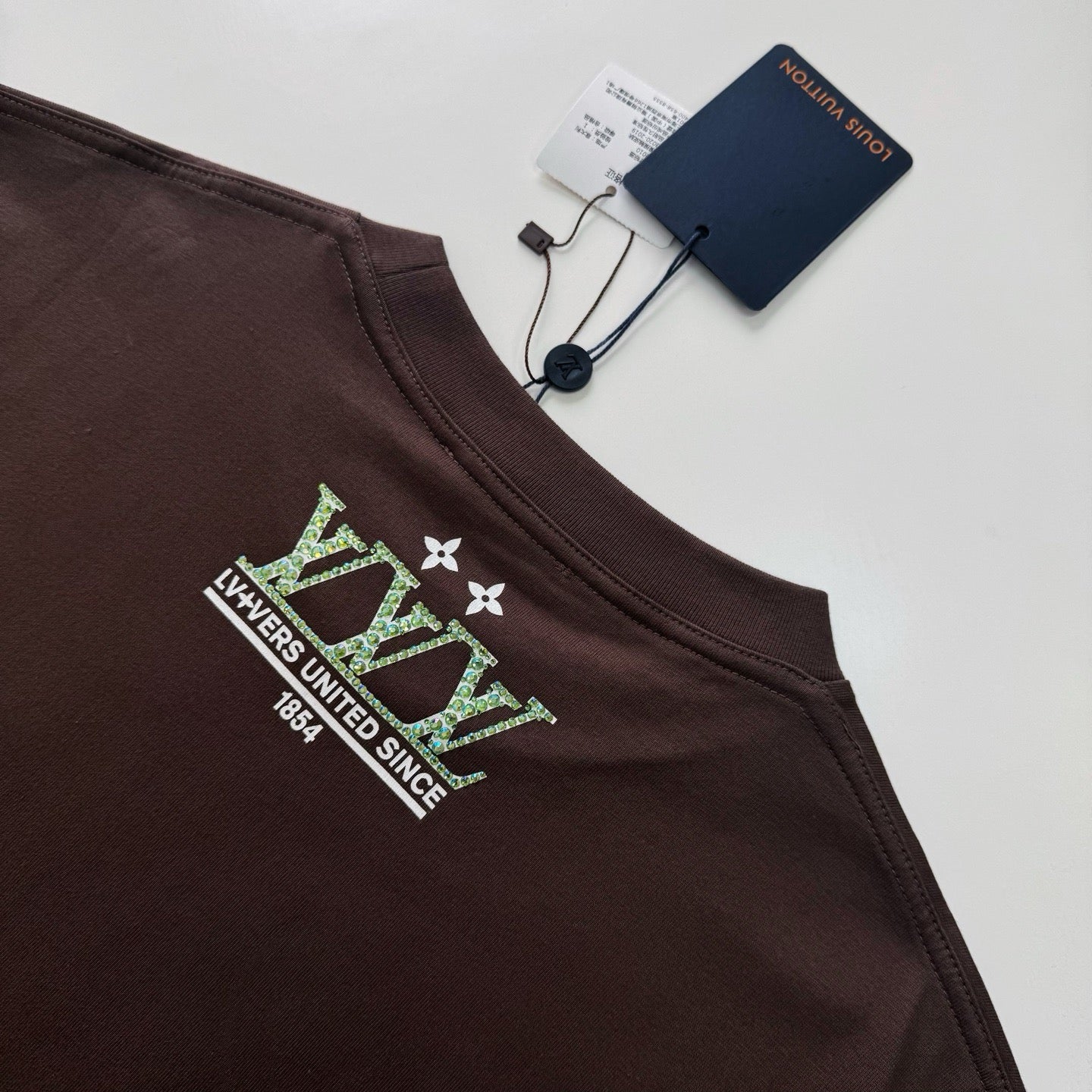 Tee-shirt lv délavé ornementé en coton