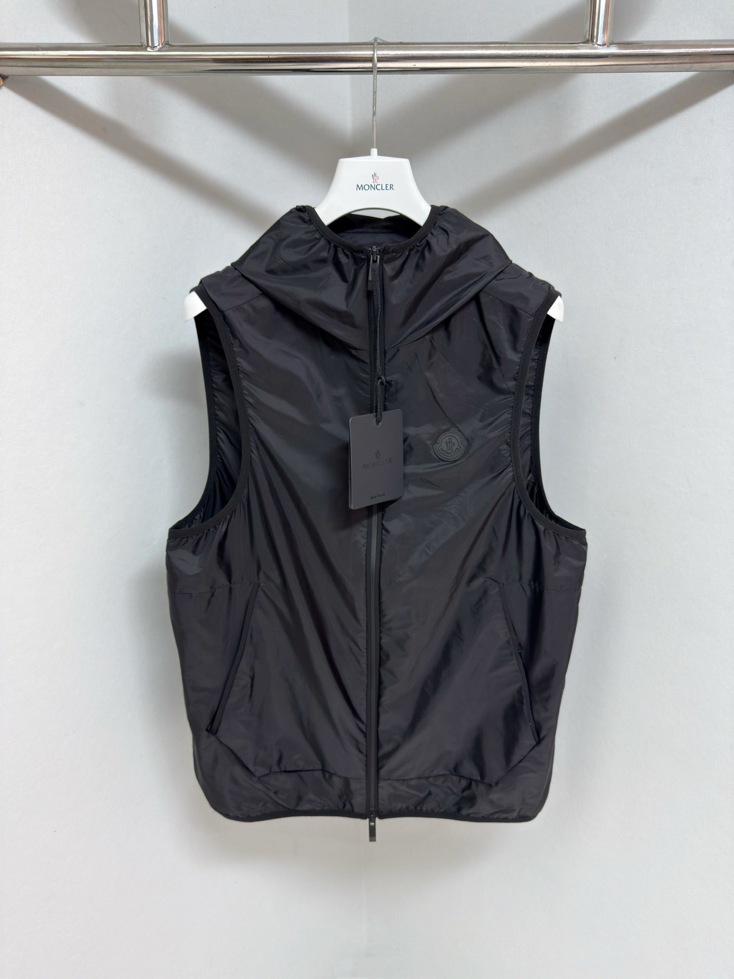 Gilet coupe-vent à capuche monclr