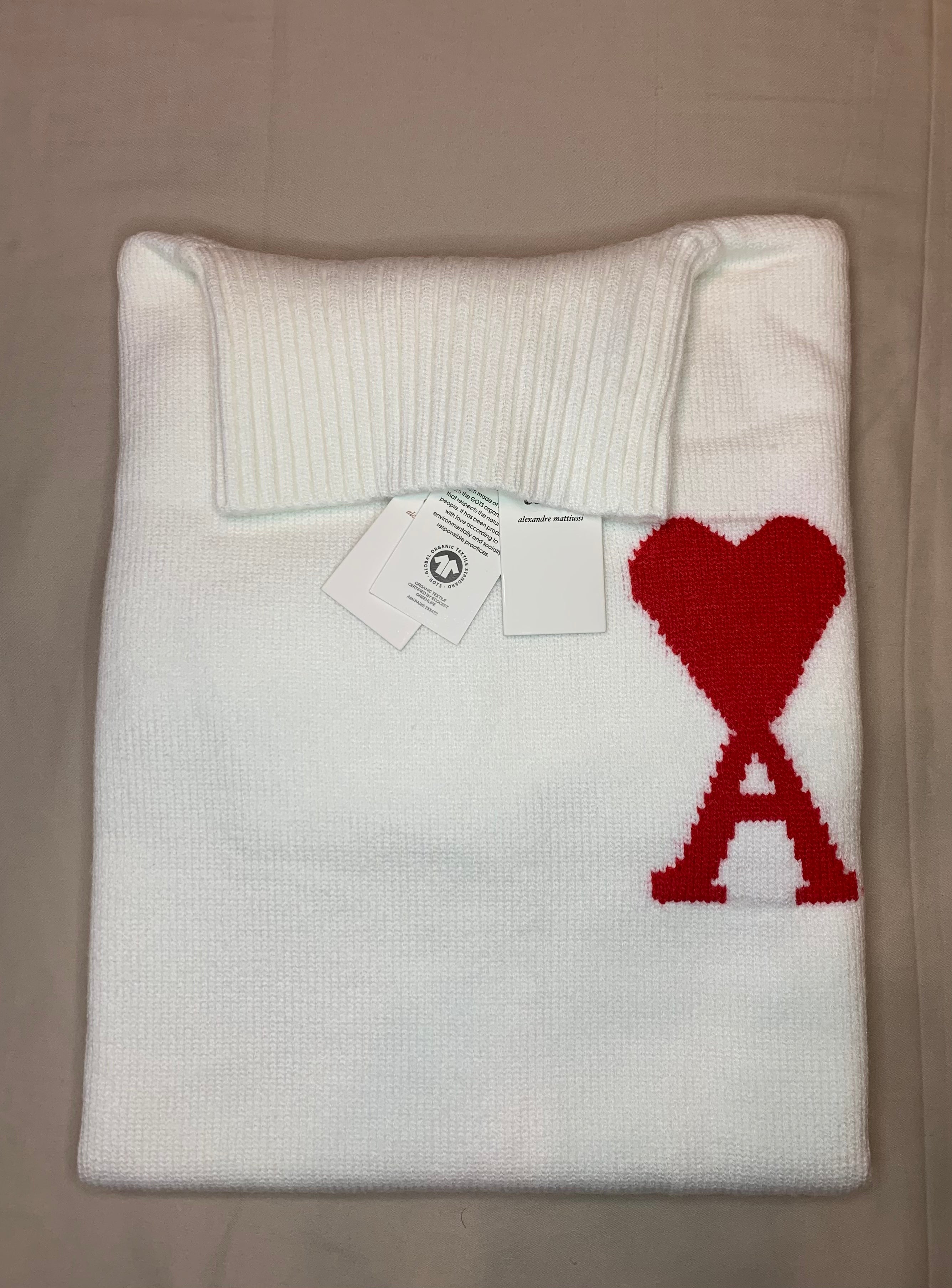 Pull  blanc à petit logo ami de cœur rouge