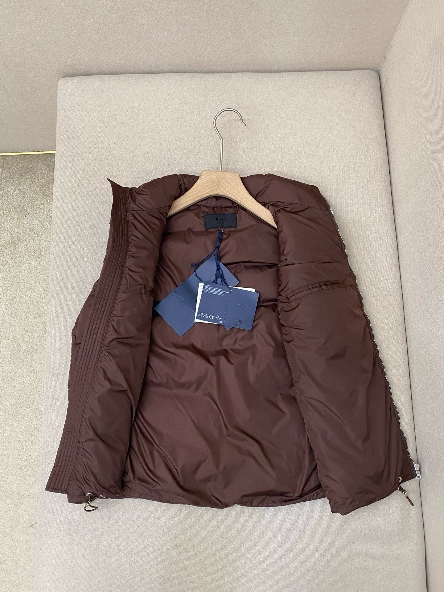 Veste en re-nylon Prda Bordeaux  10/10