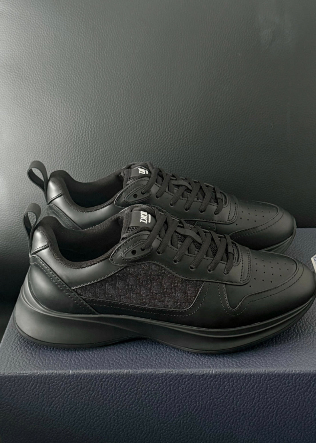 Sneakers B25  facture