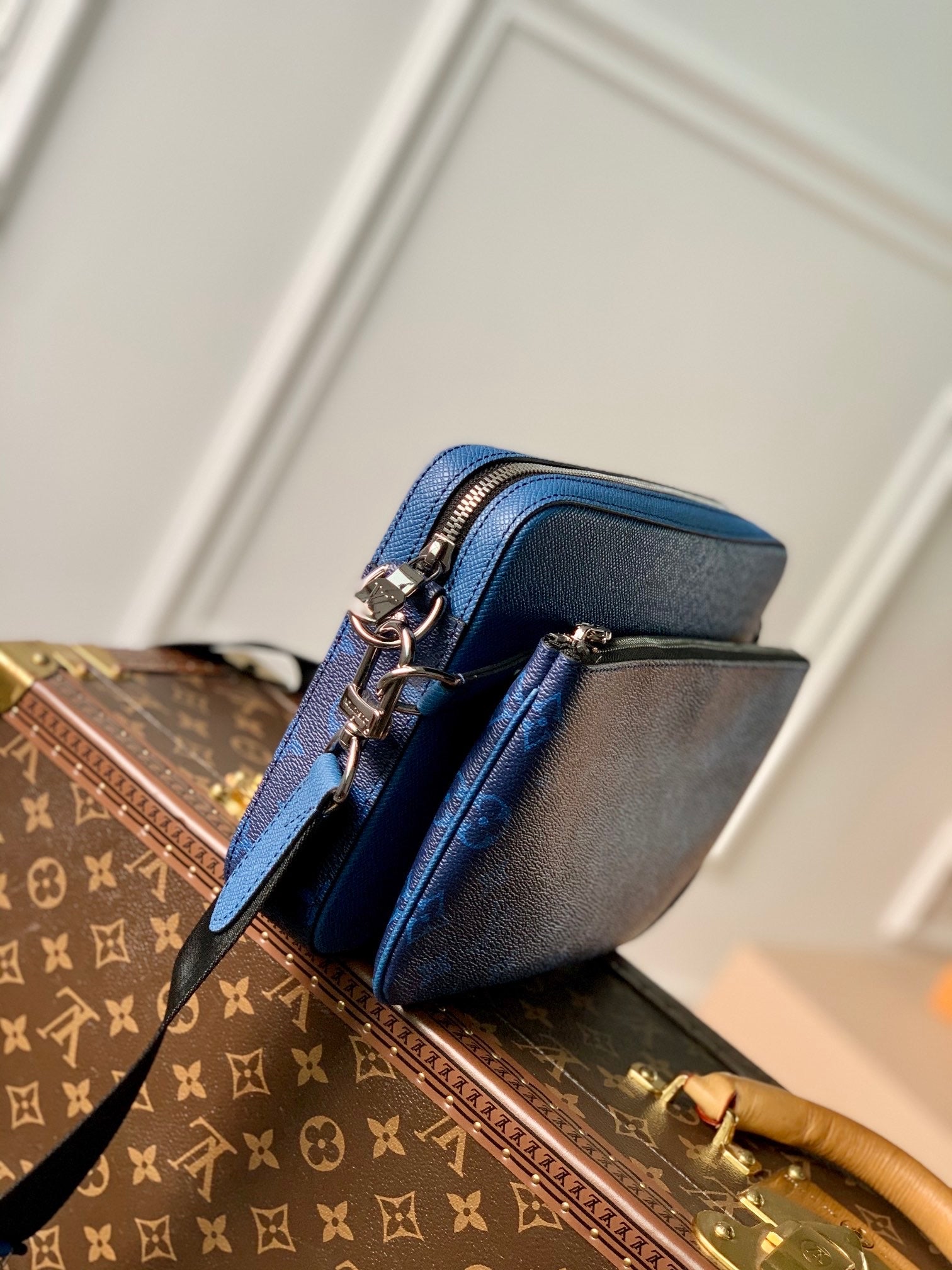 Sac Trio Messenger bleu facture 10/10