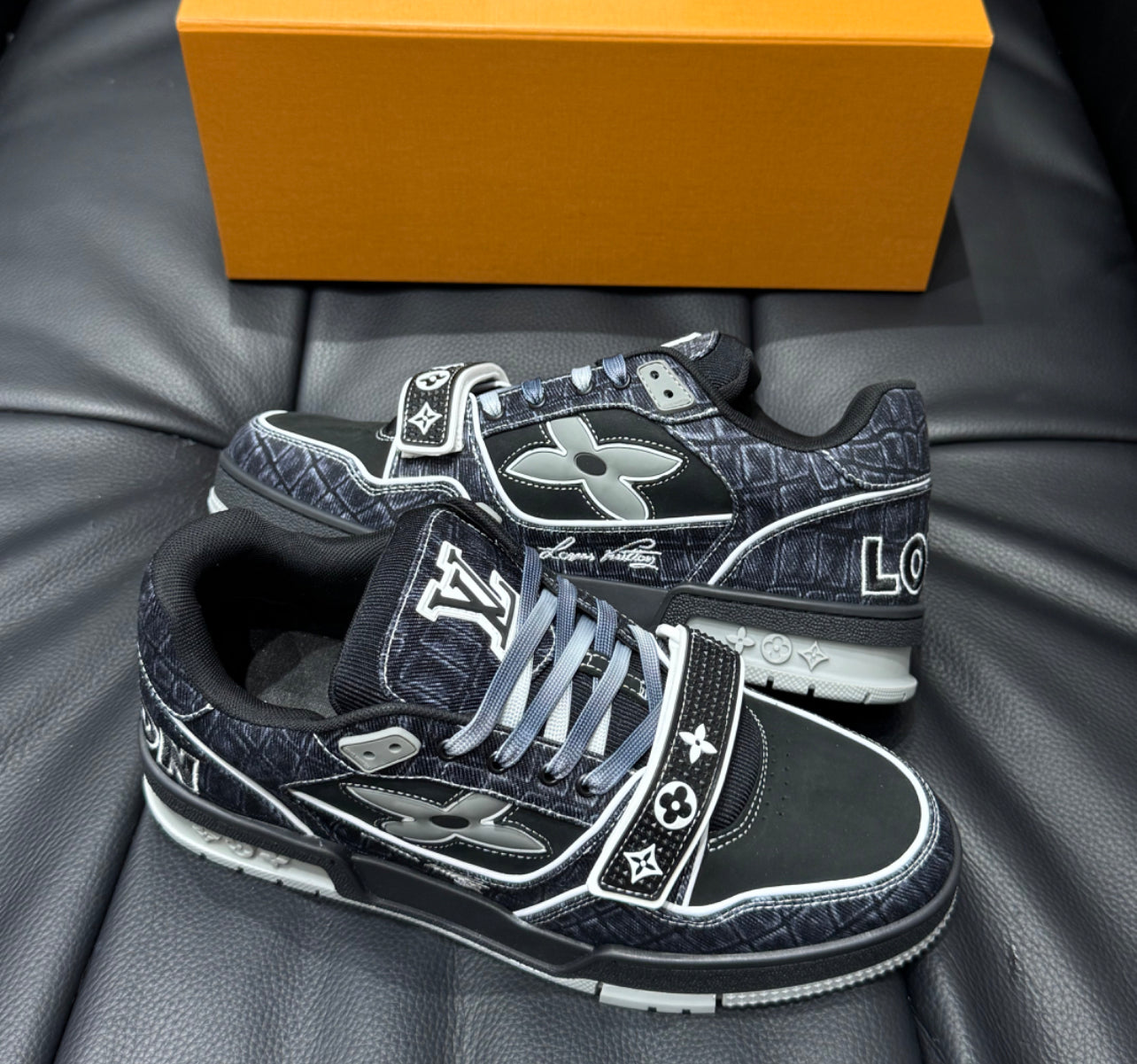 Lv trainers Velcro
