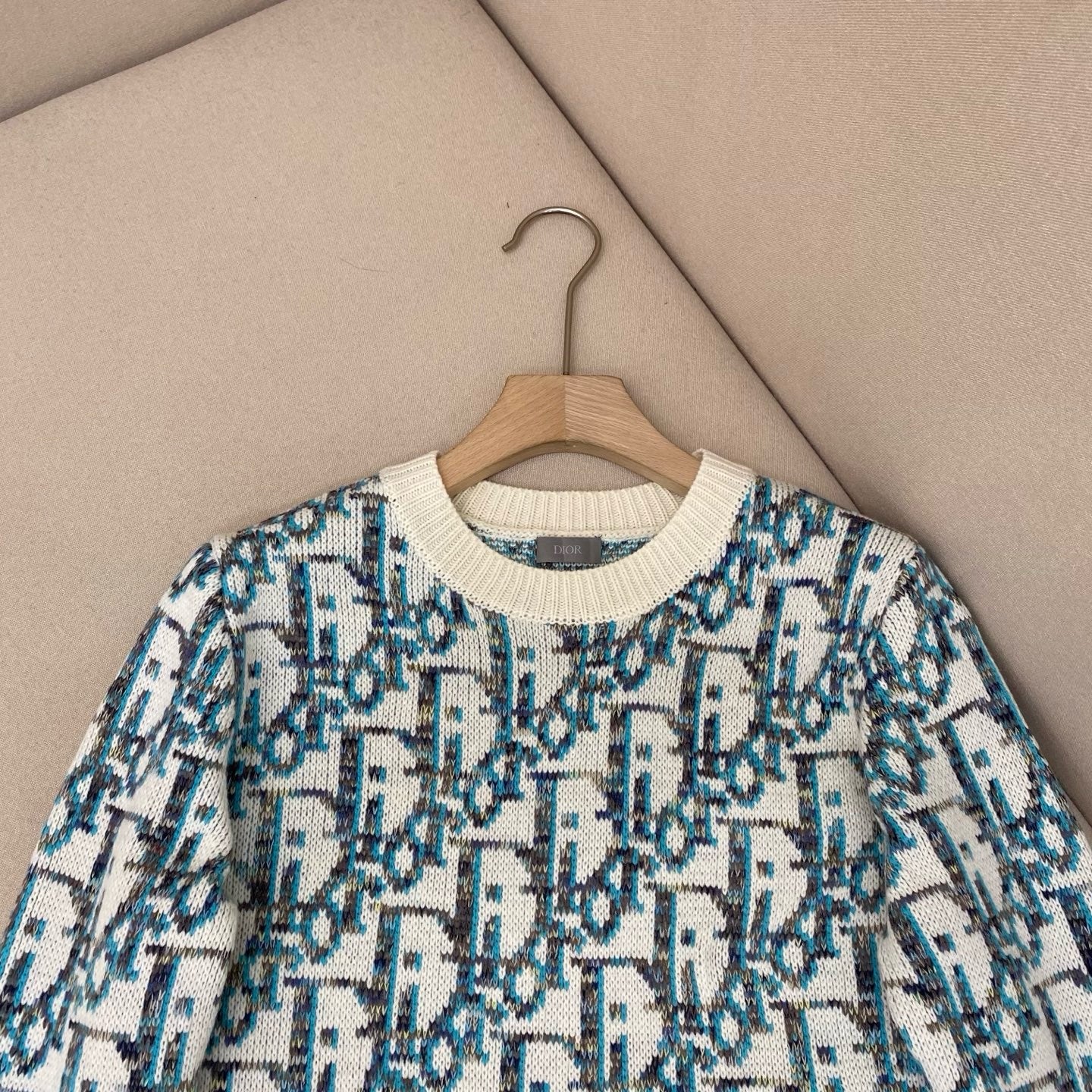 Pull CD Oblique Jacquard de laine vierge blanche et bleue
