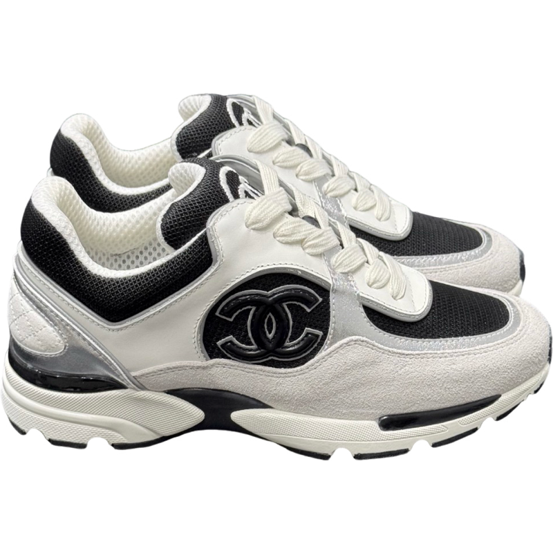 Sneakers chan 10/10 black and White