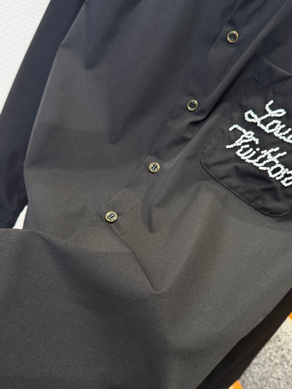 Chemise manches longues à signature brodée lv