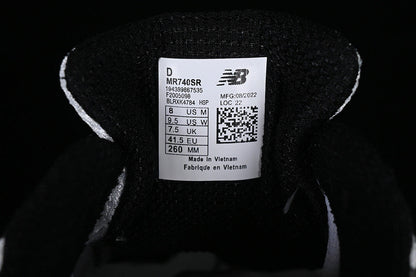 Neue B-Sneaker 740