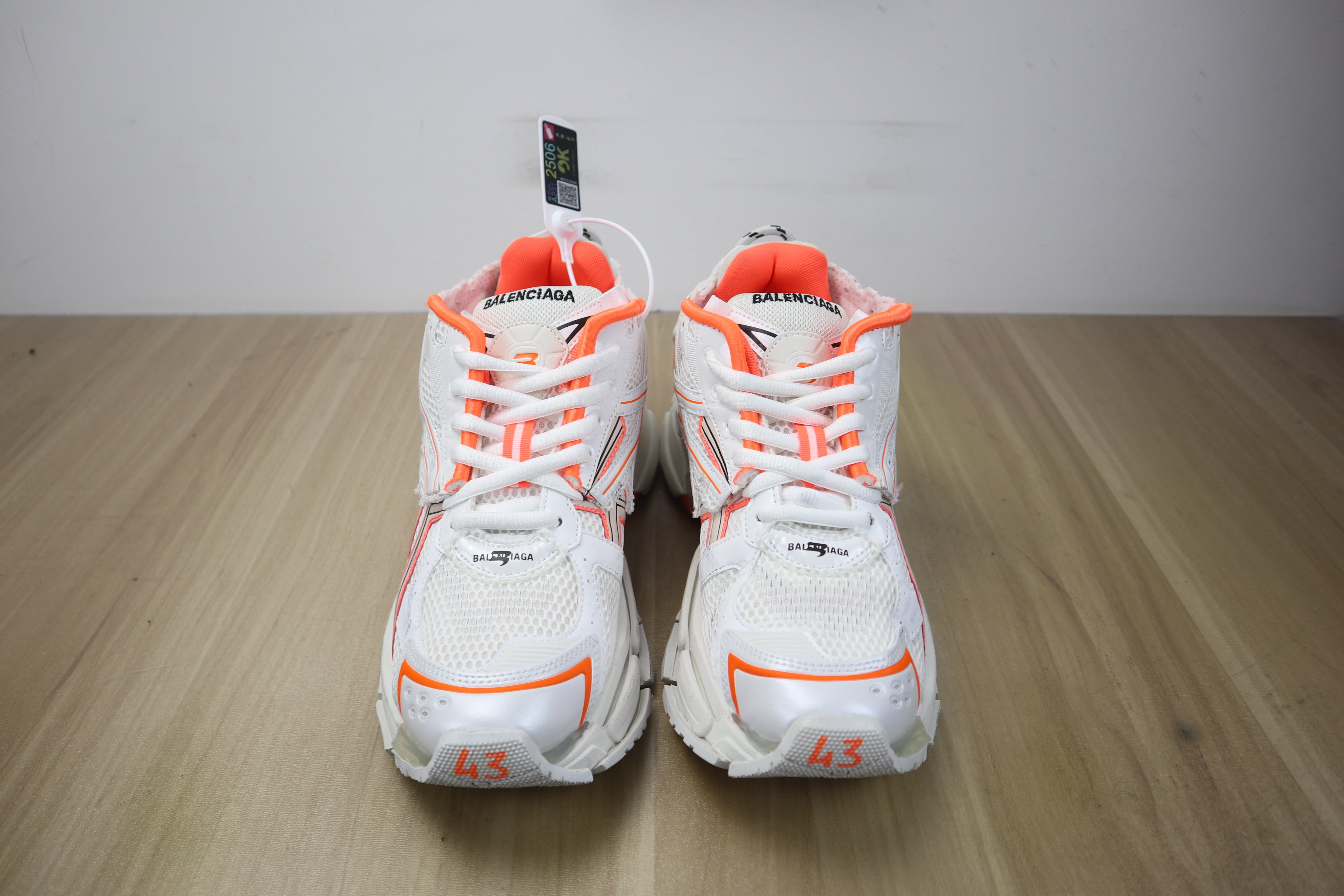Blcg Runner white orange invoice