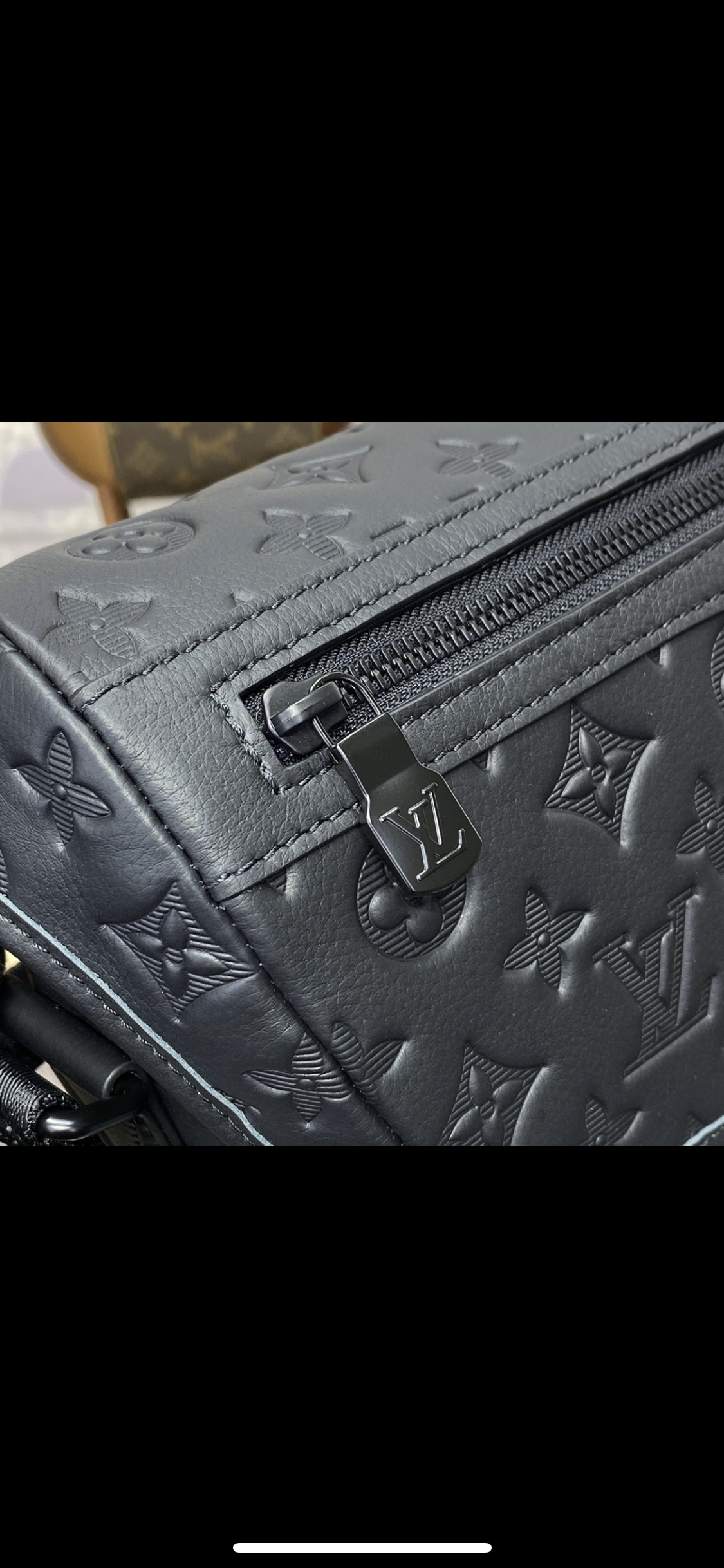 Sac messenger voyager pm toile monogram eclipse 2024 Facture 10/10