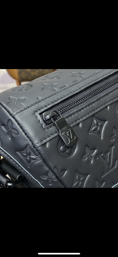 Sac messenger voyager pm toile monogram eclipse 2024 Facture 10/10