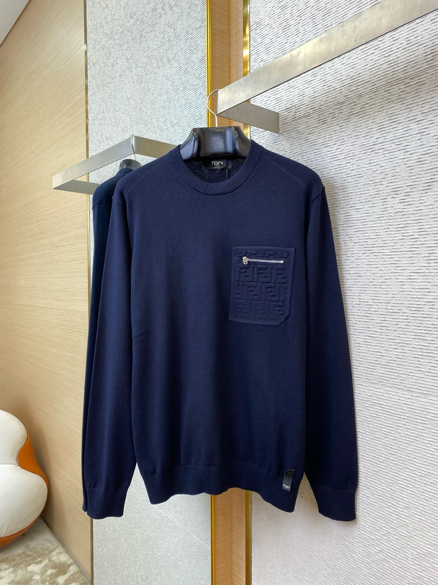 Pull en laine bleu marine FF 10/10