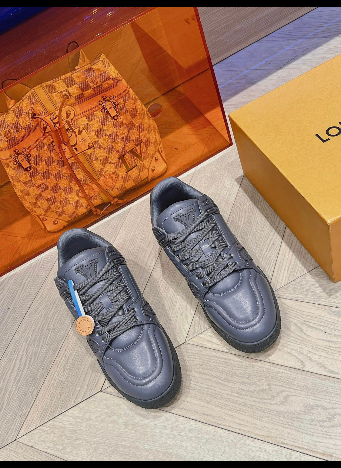Lv trainers grise facture