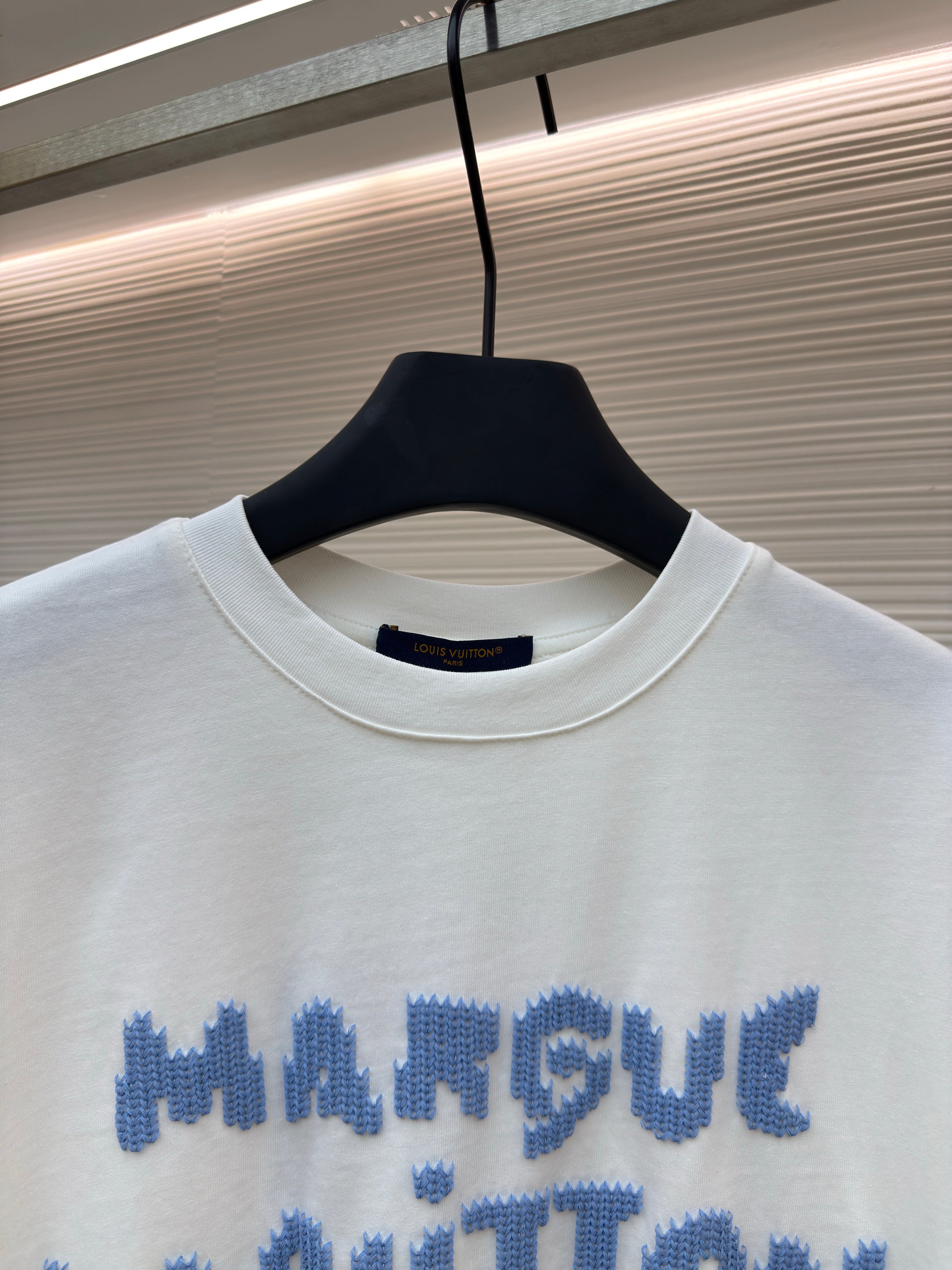 T shirt Lv signature brodé