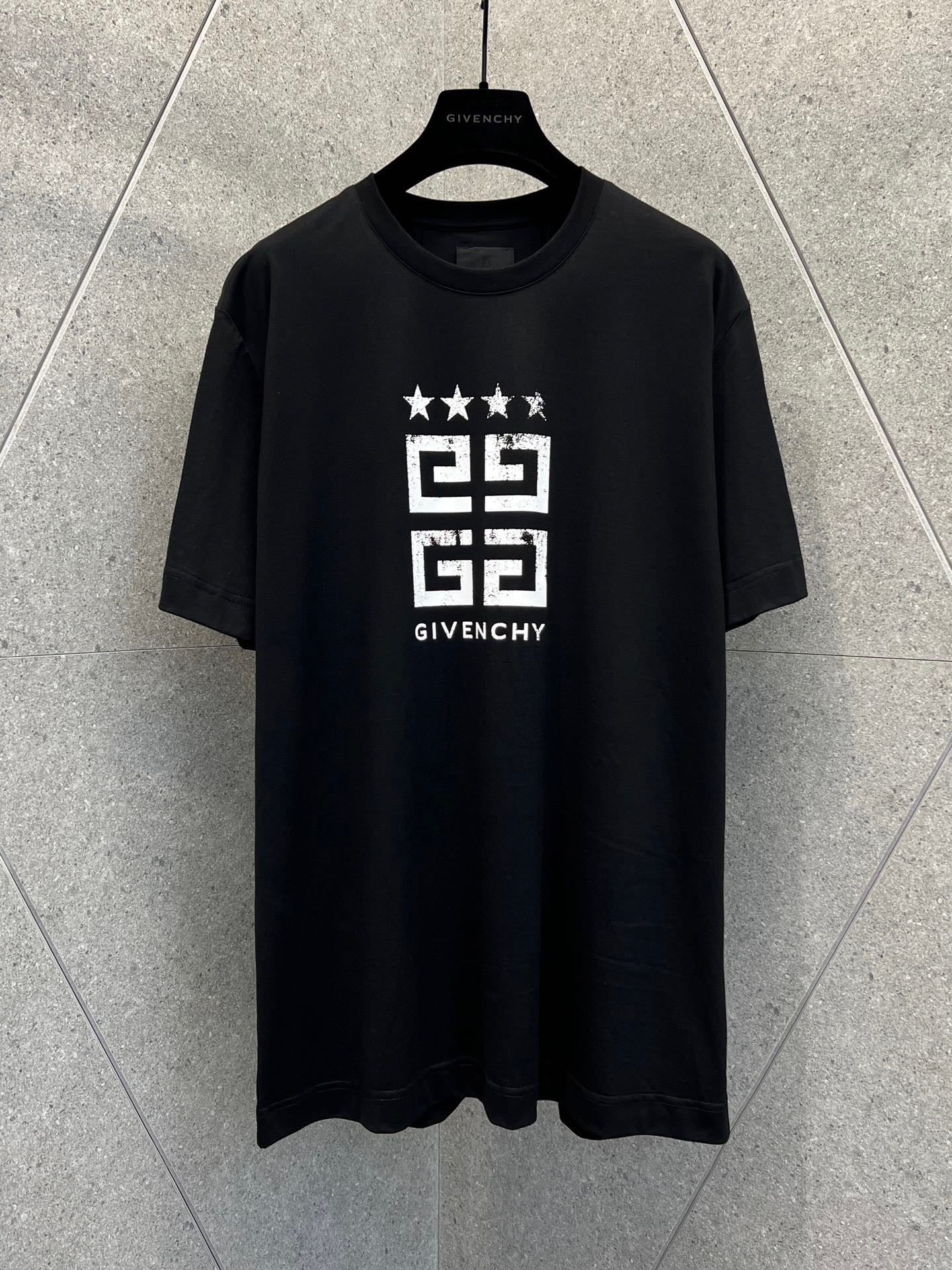 Schwarz-weißes Givenchy-T-Shirt