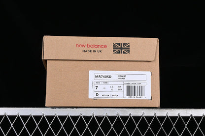 Neue B-Sneaker 740