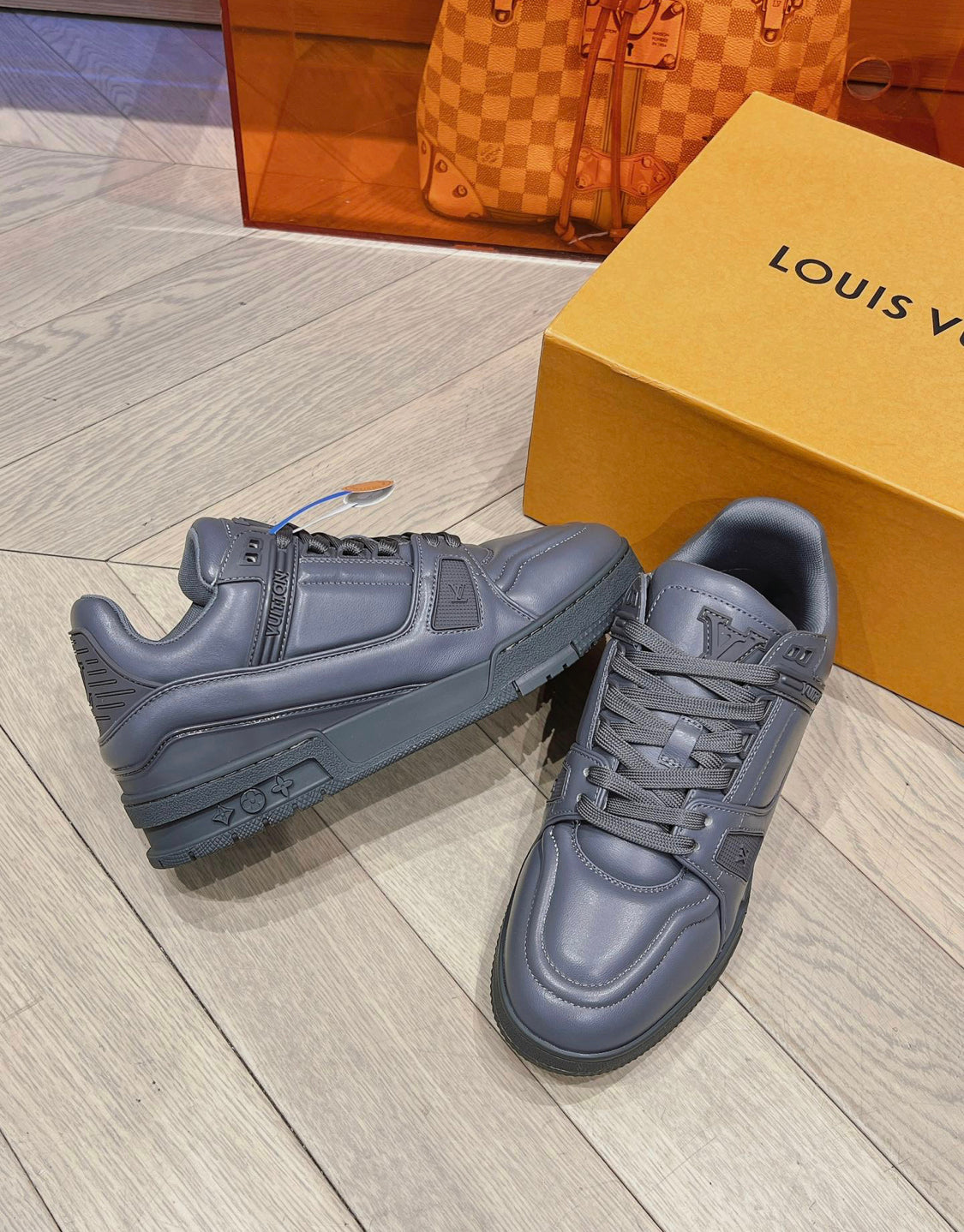Lv trainers grise facture