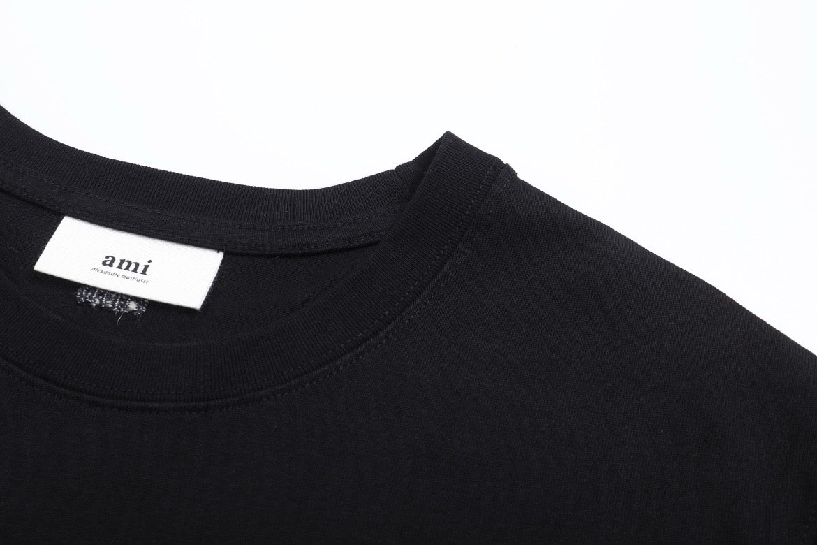 T-shirt noir à logo ami de cœur rouge