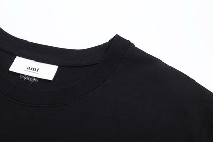 T-shirt noir à logo ami de cœur rouge
