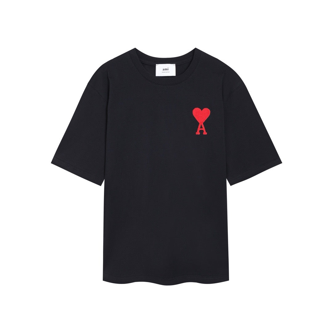 T-shirt noir à petit logo ami de cœur rouge