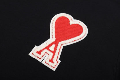 T-shirt noir à logo ami de cœur rouge