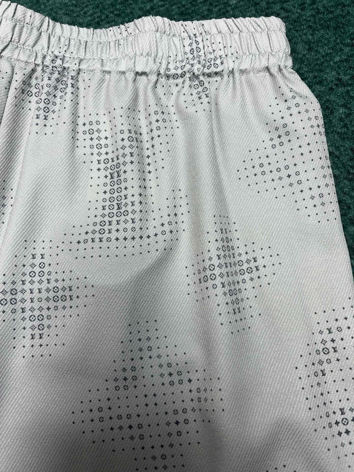 Seidenshorts mit LV-Monogramm-Print