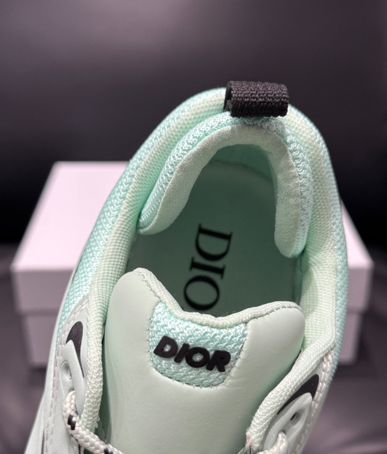 Sneaker B44 Blade
Maille technique vert clair et tissu technique vert clair