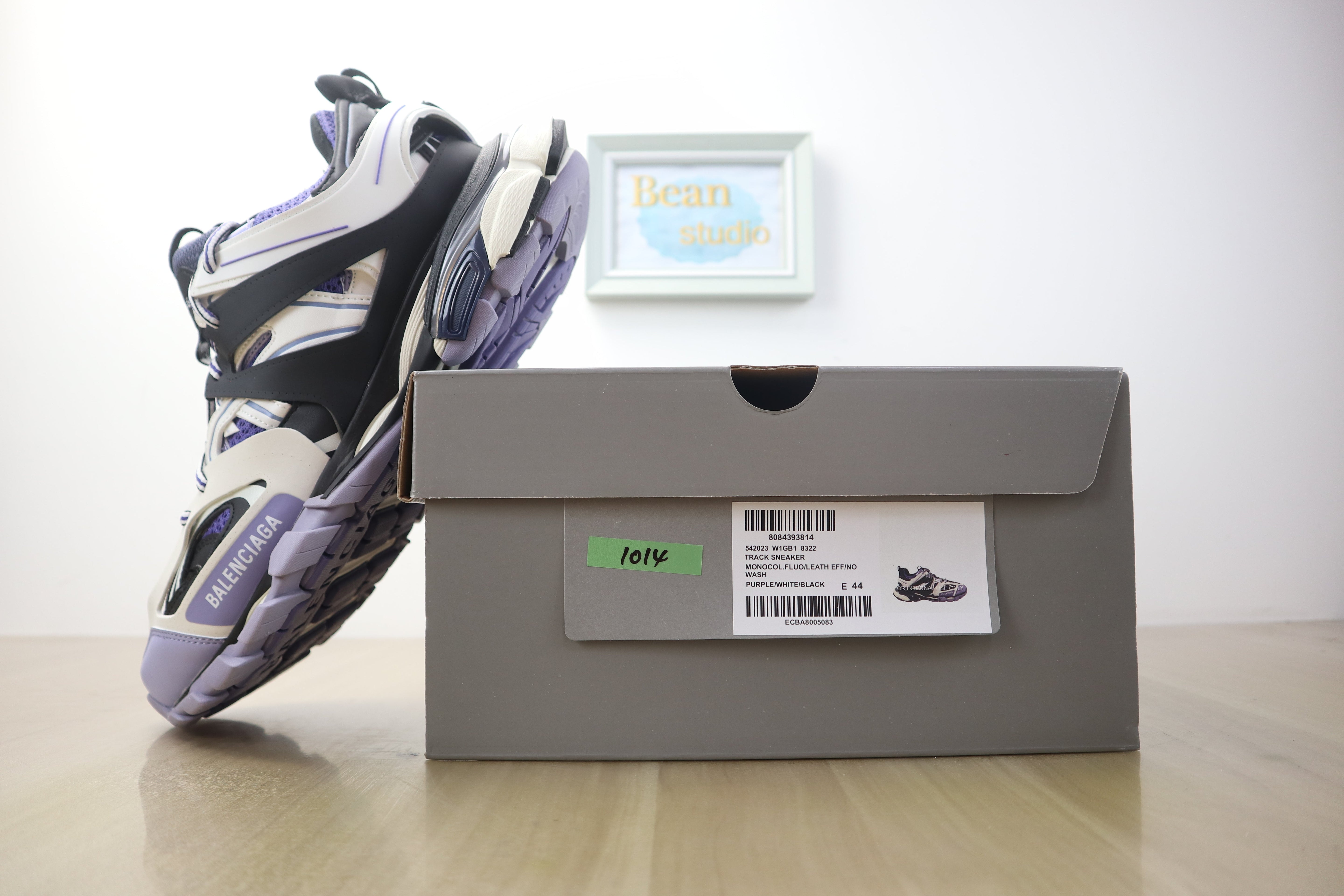 Blncg track white purple facture