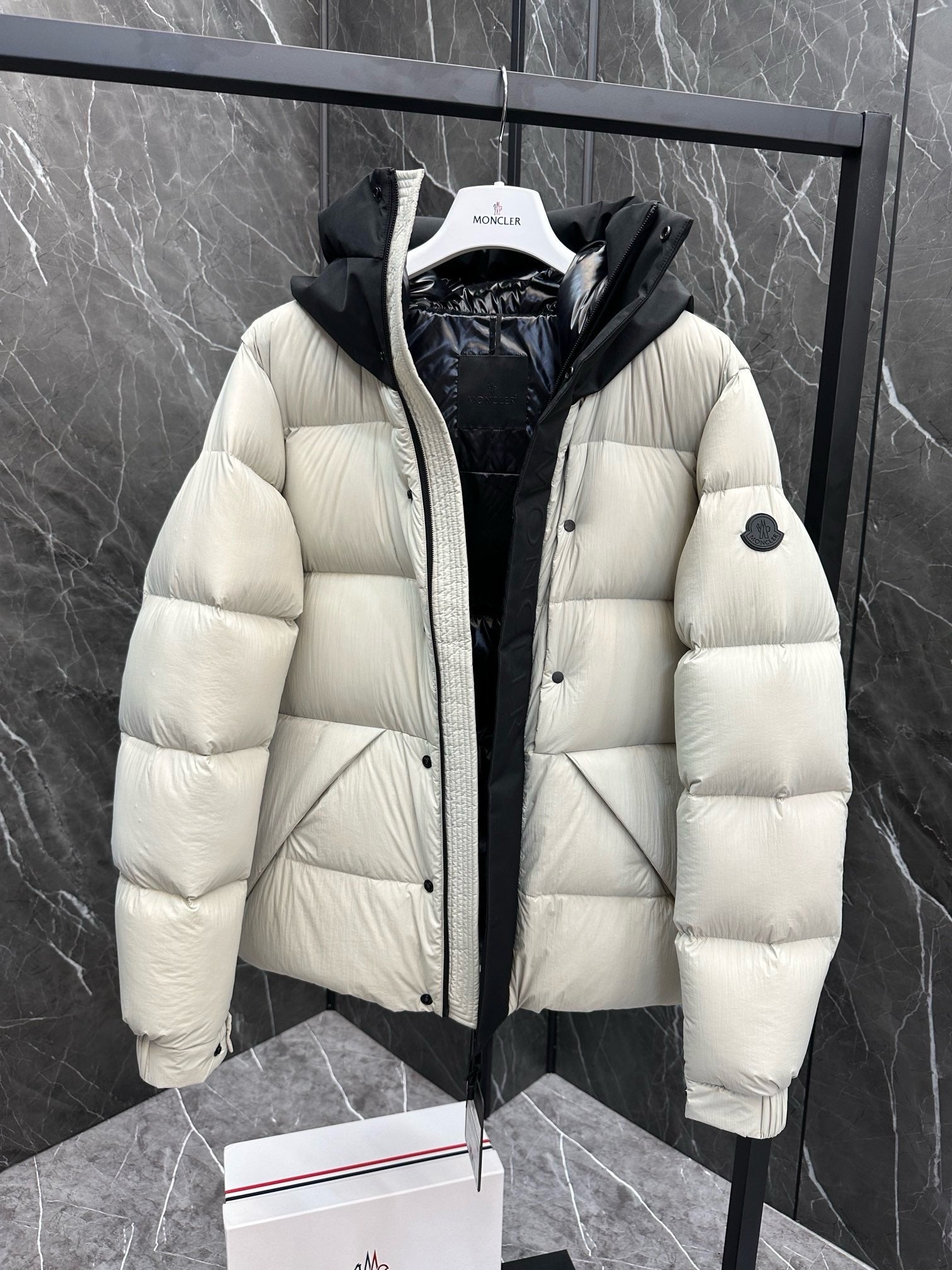 Doudoune Moncl’r Madeira White cut 2024