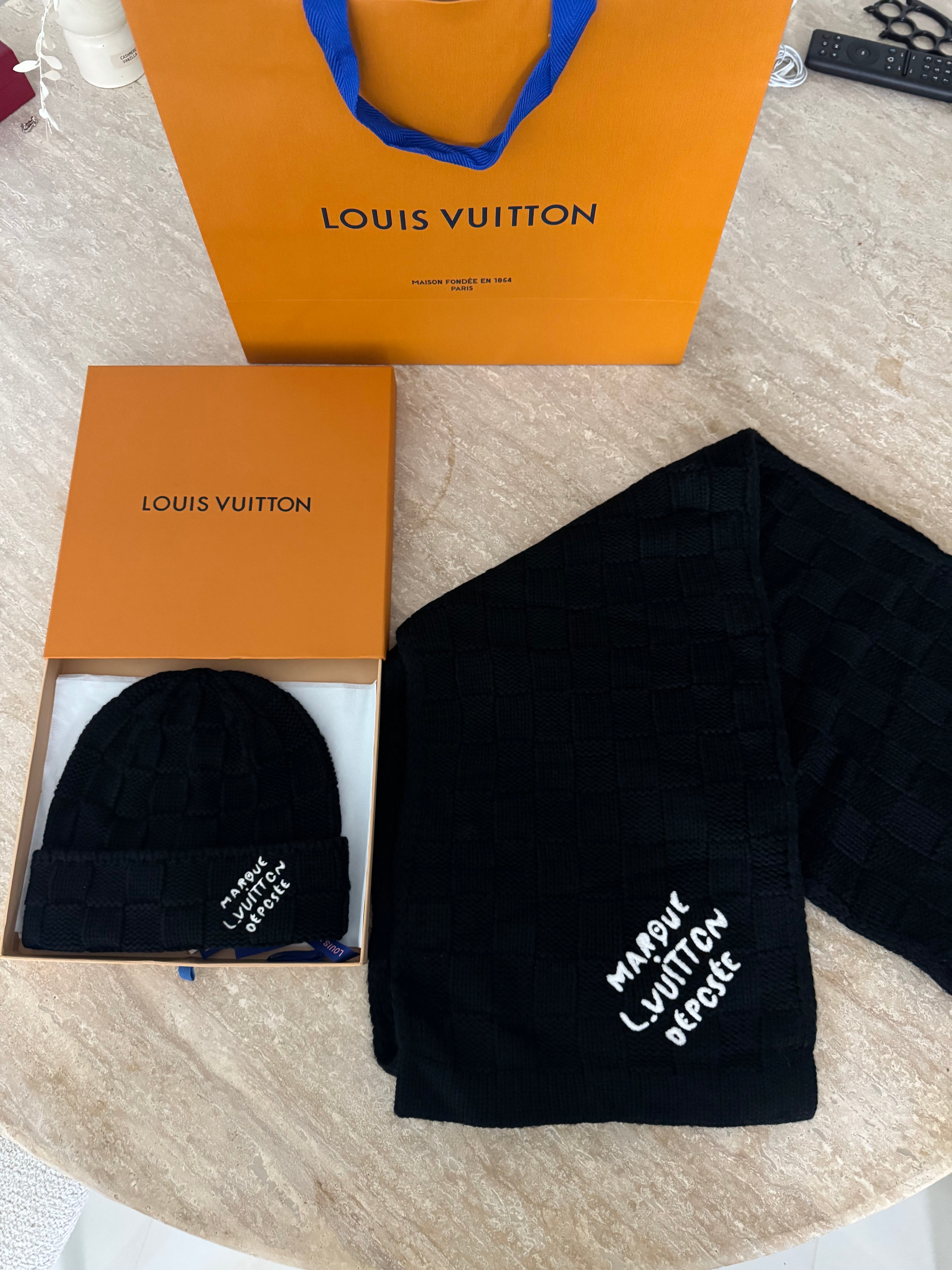 Bonnet LV maison Deposé BLACK + TICKET DE CAISSE
