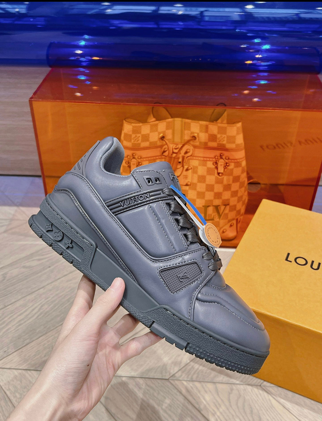 Lv trainers grise facture