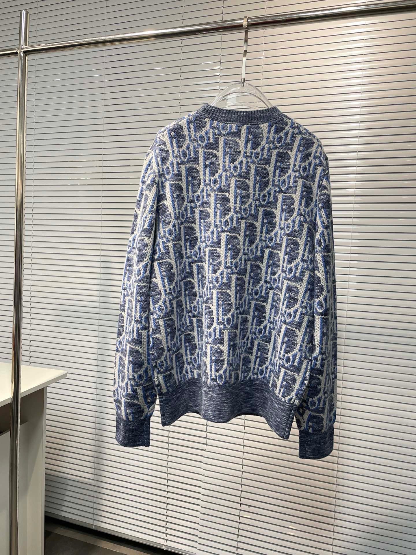 Oblique cd sweater