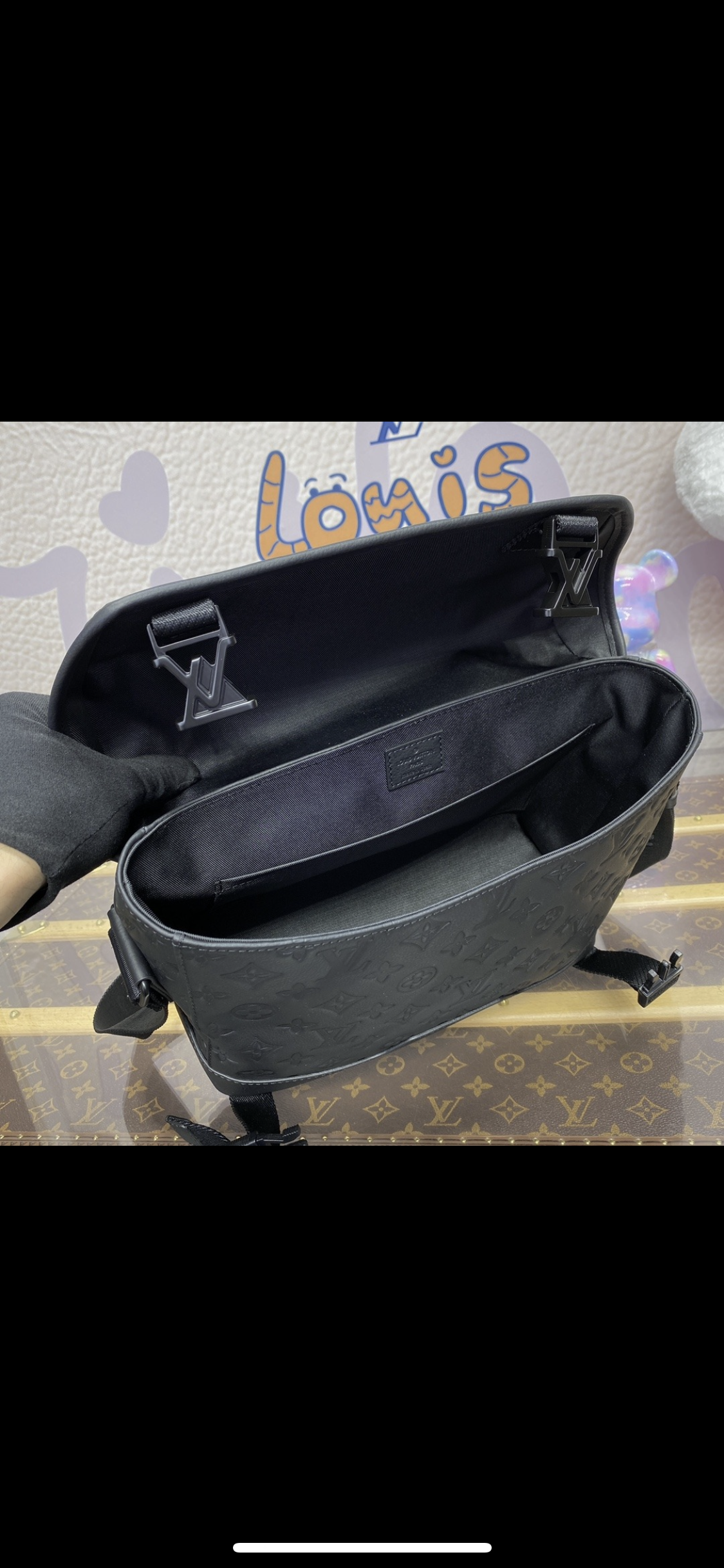 Sac messenger voyager pm toile monogram eclipse 2024 Facture 10/10