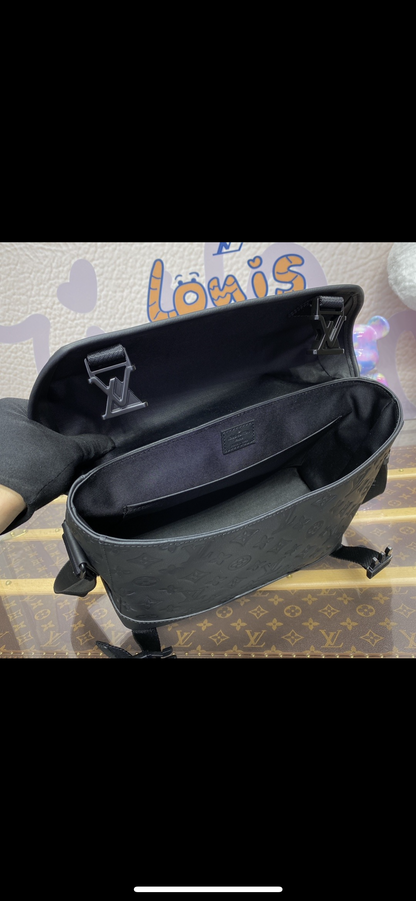 Sac messenger voyager pm toile monogram eclipse 2024 Facture 10/10