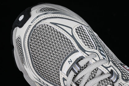 Neue B-Sneaker 740