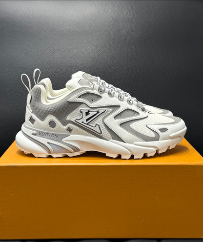 Rechnung für weiße Sneakers von LV Tatic