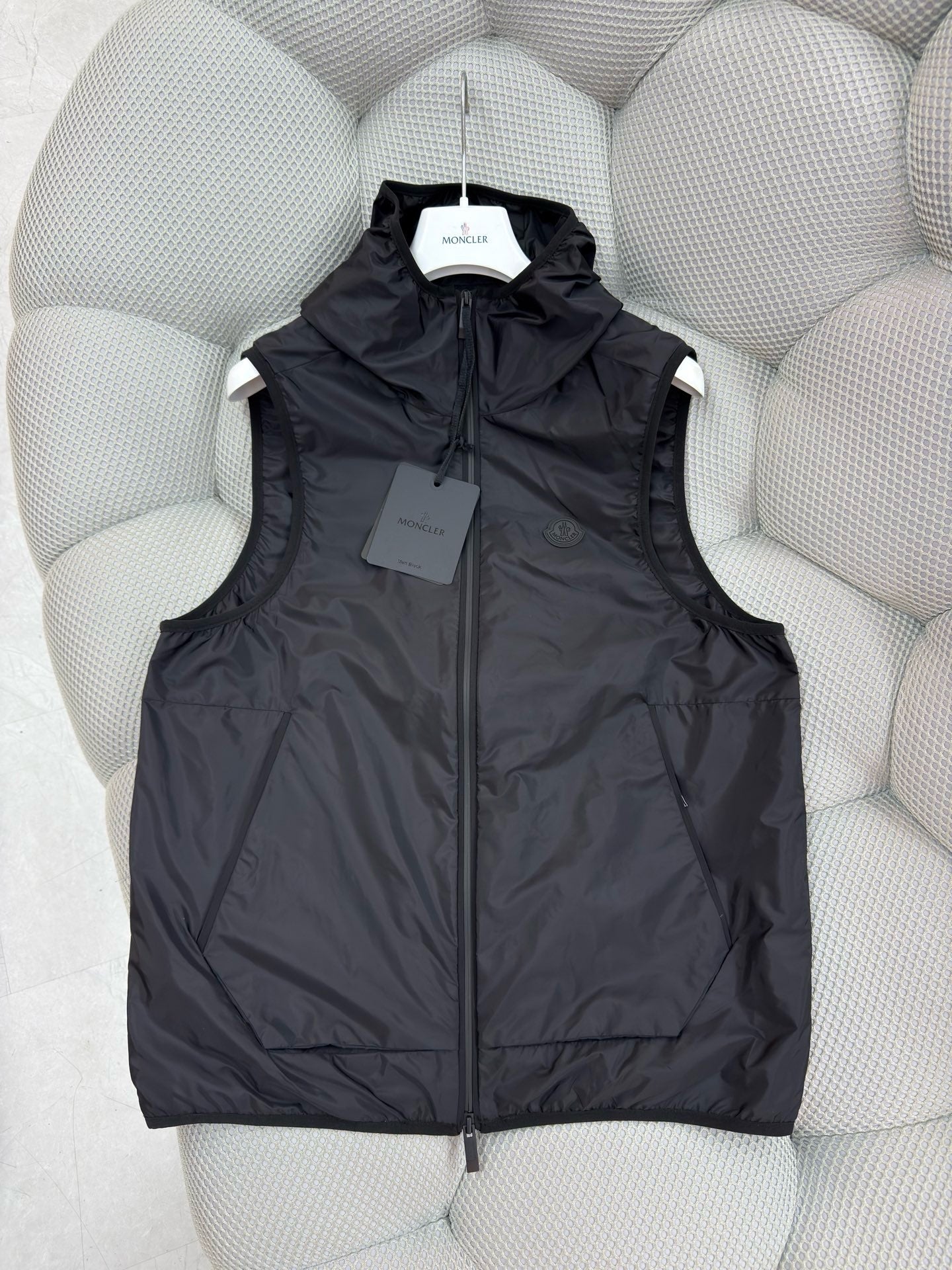 Gilet coupe-vent à capuche monclr