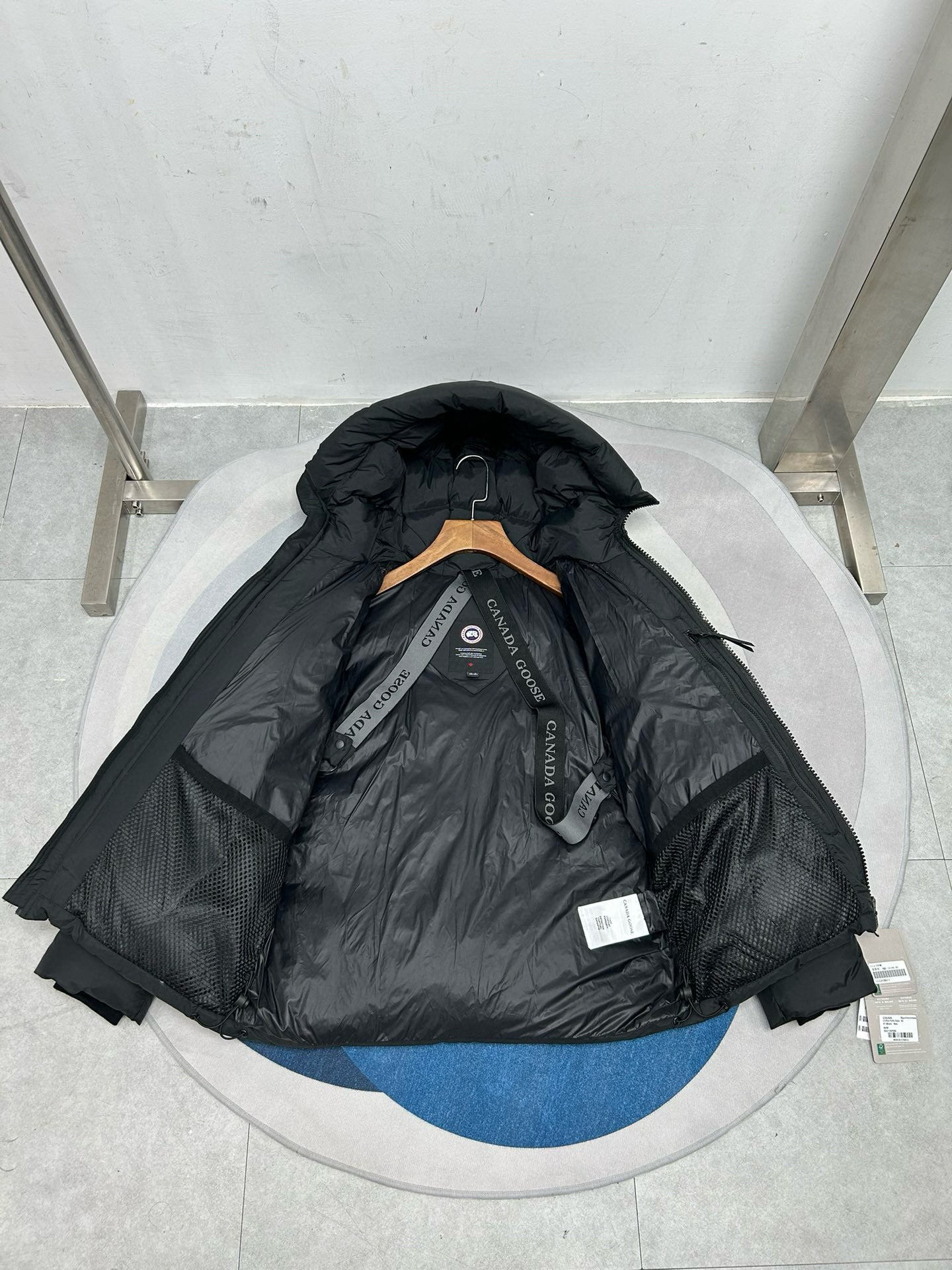 Canada-G Crofton Puffer  Black 10/10