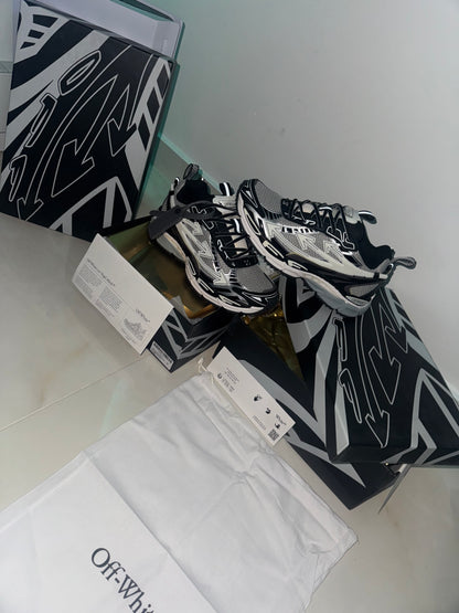 Off Wht Be Right back Black 📦 ⚡️ 🚚