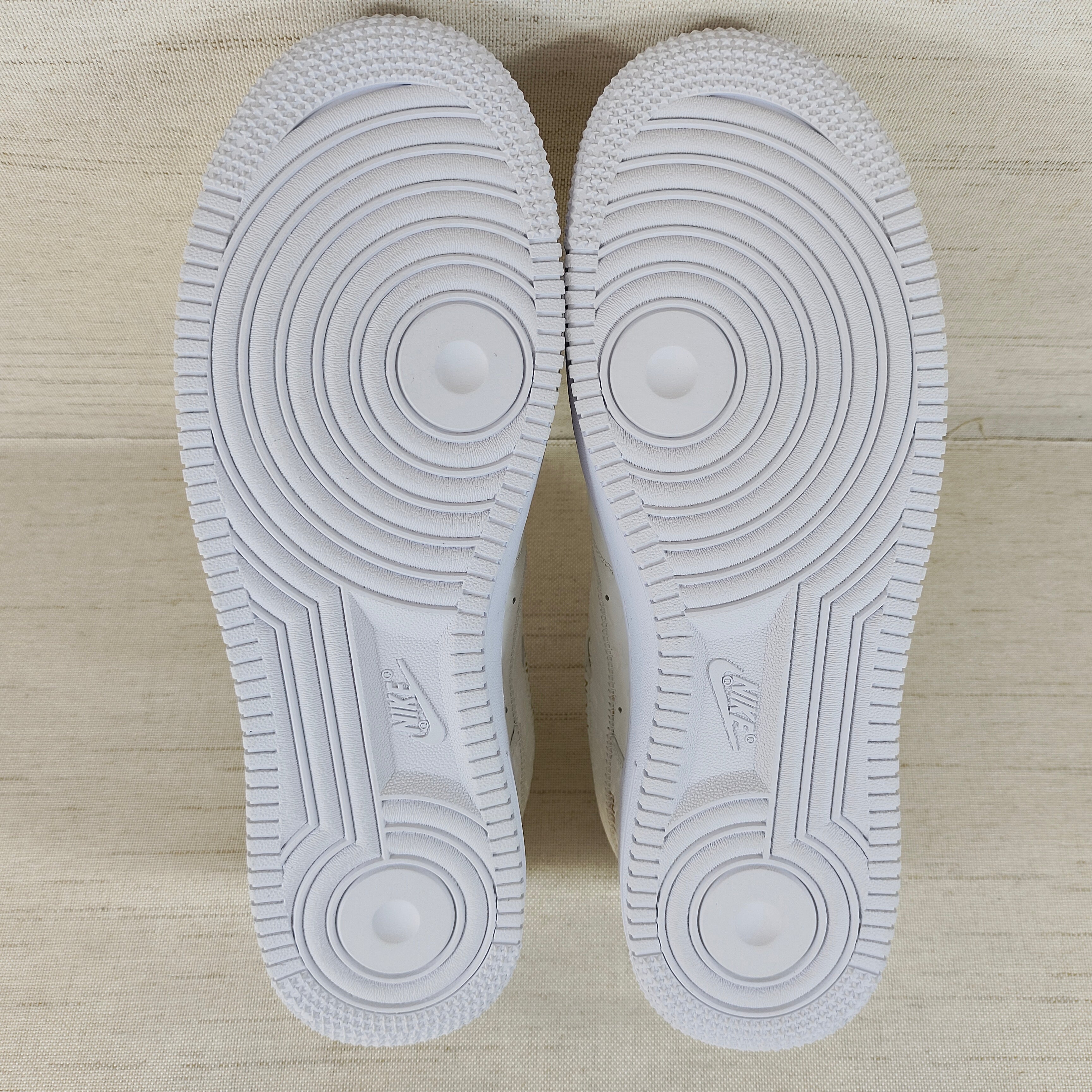Af1 x Lv Full white Catégorie A