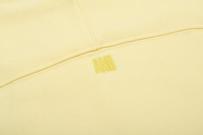 Sweat jaune   à petit logo ami de cœur jaune